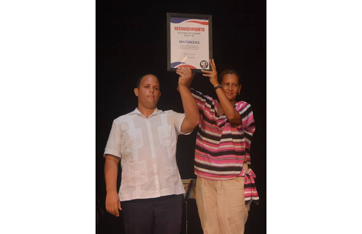 Prevalece compromiso con el barrio en gala de los CDR