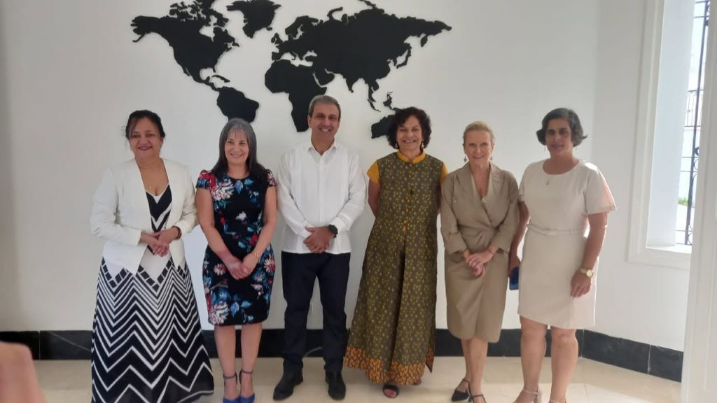 Ministro cubano de Educación Superior recibe a subdirectora general de Prioridad África y Relaciones Exteriores de la UNESCO