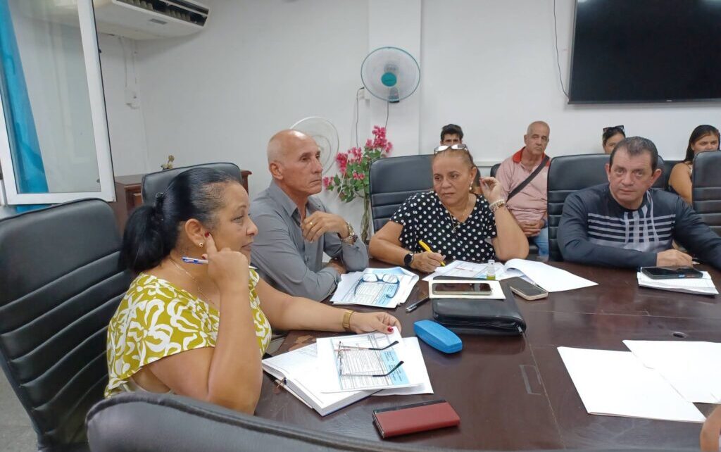 Evalúan implementación de las transformaciones económicas y sociales en el Grupo Empresarial Correos de Cuba