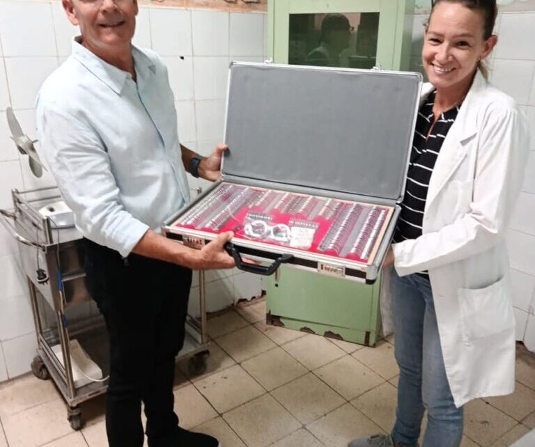 Policlínico de Matanzas recibe juego de lentes de prueba oftalmológica donado por iglesias de Alemania y Canadá Giron