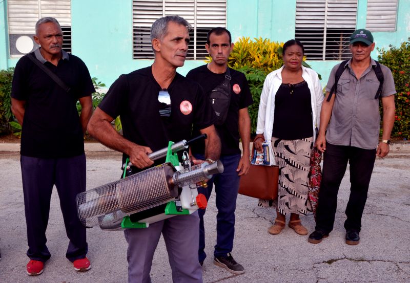 Holguín: OPS entrega bazucas para lucha antivectorial