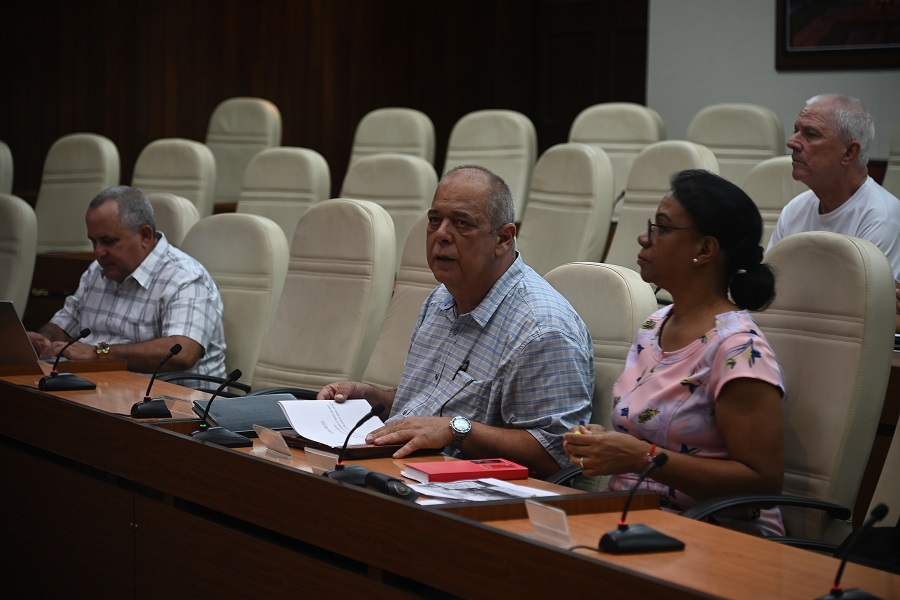 Evalúa Díaz-Canel acciones para el mejoramiento del suministro de agua a La Habana