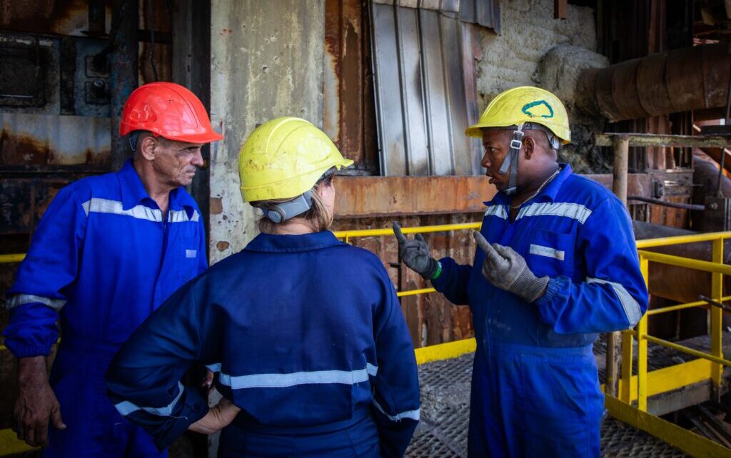 Concluyen reparaciones del economizador en la CTE Antonio Guiteras Giron