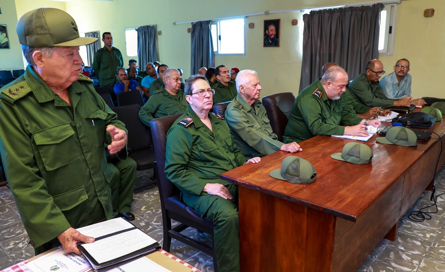 Valdés Mesa y Marrero Cruz visitan la Zona de Defensa Jacomino en San Miguel del Padrón