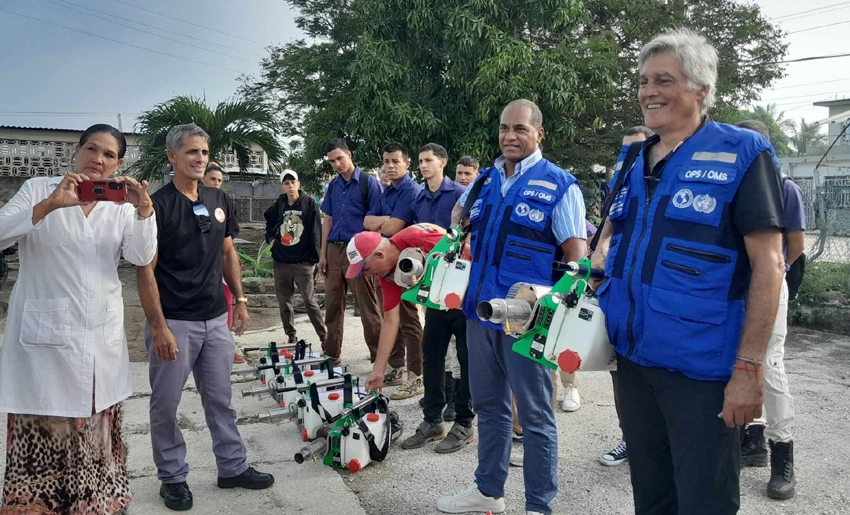 OPS dona 50 bazookas para fumigación contra el Aedes Aegypti en Holguín