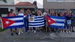 «Es un oasis en medio del desierto»: cómo Uruguay se volvió el destino favorito de miles de migrantes cubanos