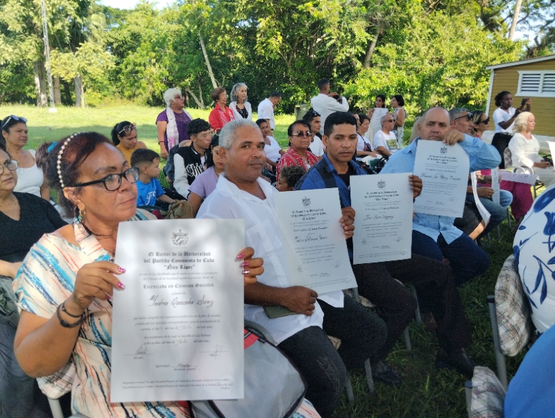 Facultad del Partido en Holguín gradúa a licenciados en Ciencias Sociales
