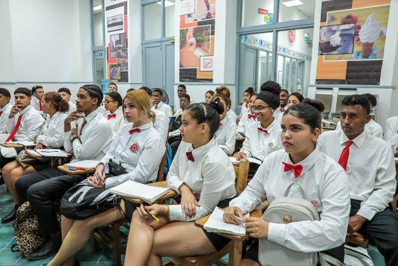 La Moneda cubana oferta cursos de capacitación