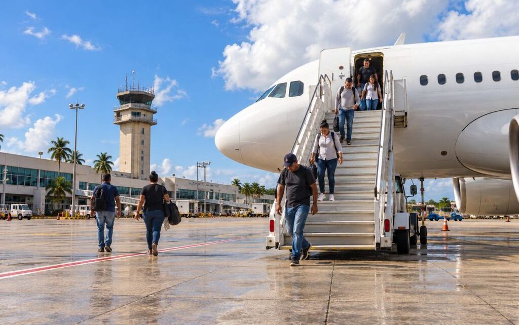Llega a La Habana otro vuelo con cubanos deportados desde EE. UU., pero el régimen no revela cuántos recibió – Cuba en Miami