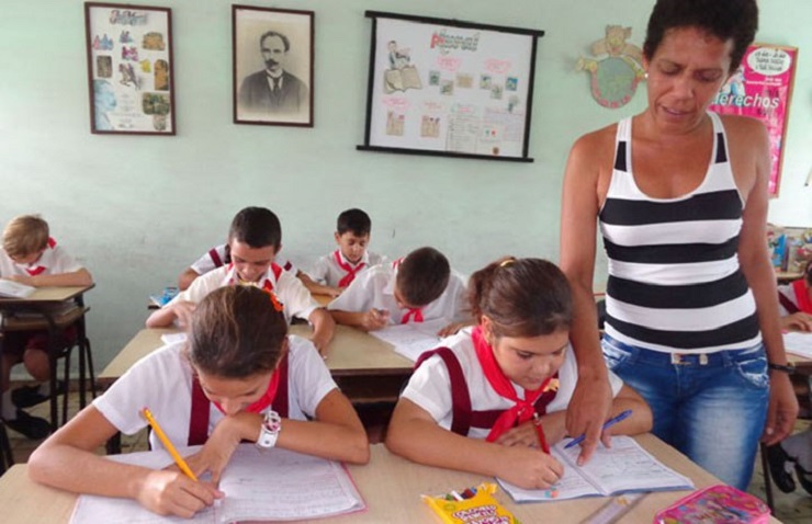 El primer día de clases en Cuba con el ingrediente de victoria