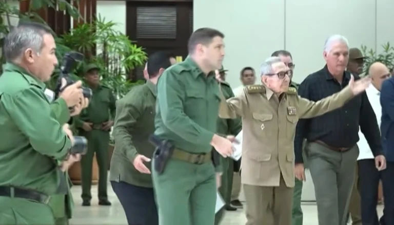 Participan Raúl Castro y Díaz-Canel en acto por aniversario 65 de Dirección de Seguridad Personal en Cuba – teleSUR