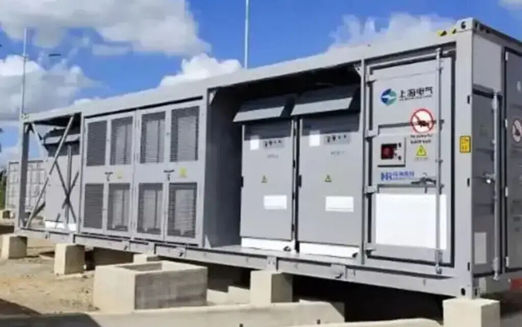 Cuba: Supervisan montaje de parque de almacenamiento energético