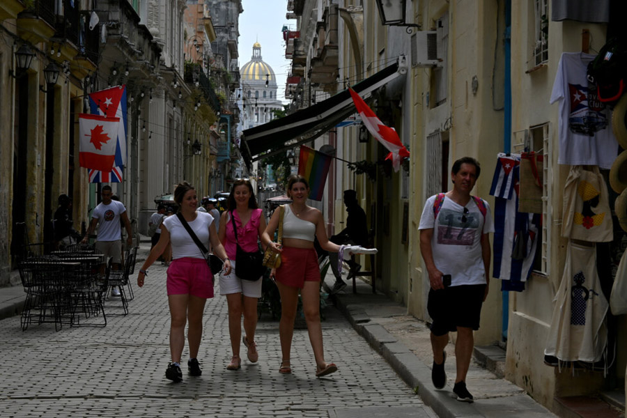 Cuba reporta fuerte contracción del turismo internacional
