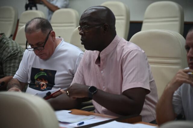 Presidente cubano supervisa plan de acción para garantizar el agua en la capital