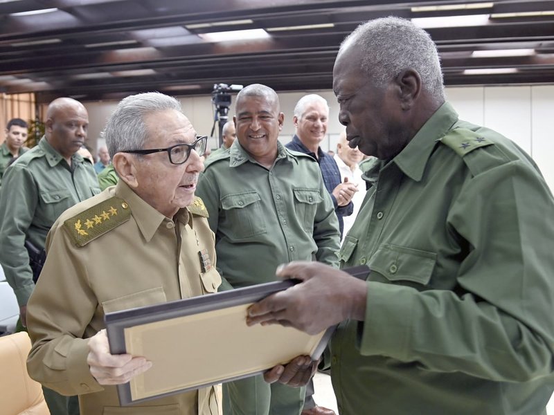 Reaparece Raúl Castro, desmontando rumores y mentiras mediáticas: encabeza acto por 65 años de la Dirección de Seguridad Personal – Cubainformación