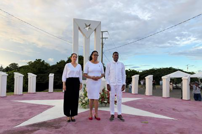 Homenajearon en Granada a cubanos caídos durante invasión de EE.UU.