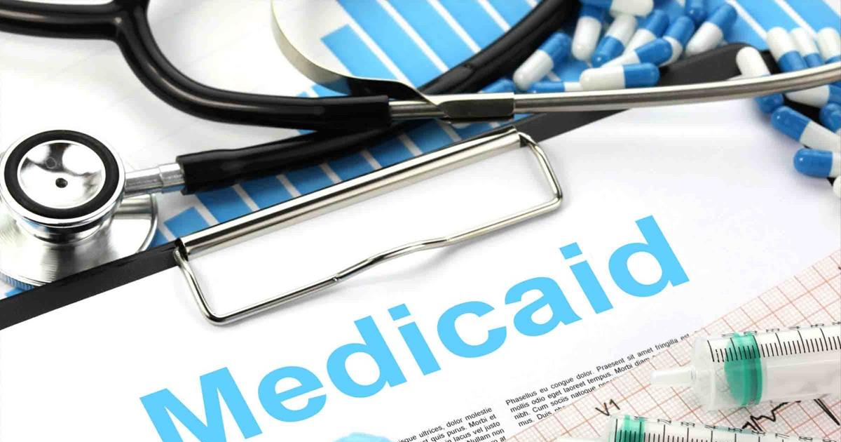 Miles de migrantes en Florida pueden perder el Medicaid desde este 1 de octubre: ¿quiénes están en riesgo?