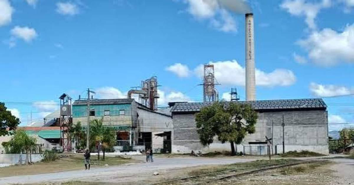 El único central de Guantánamo empezará moliendo caña para producir alcohol y luego tratará de hacer azúcar