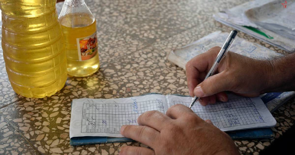 Tener un familiar en el extranjero bastaría para quedar fuera del aceite que venden a personas consideradas vulnerables en supermercado de Camagüey