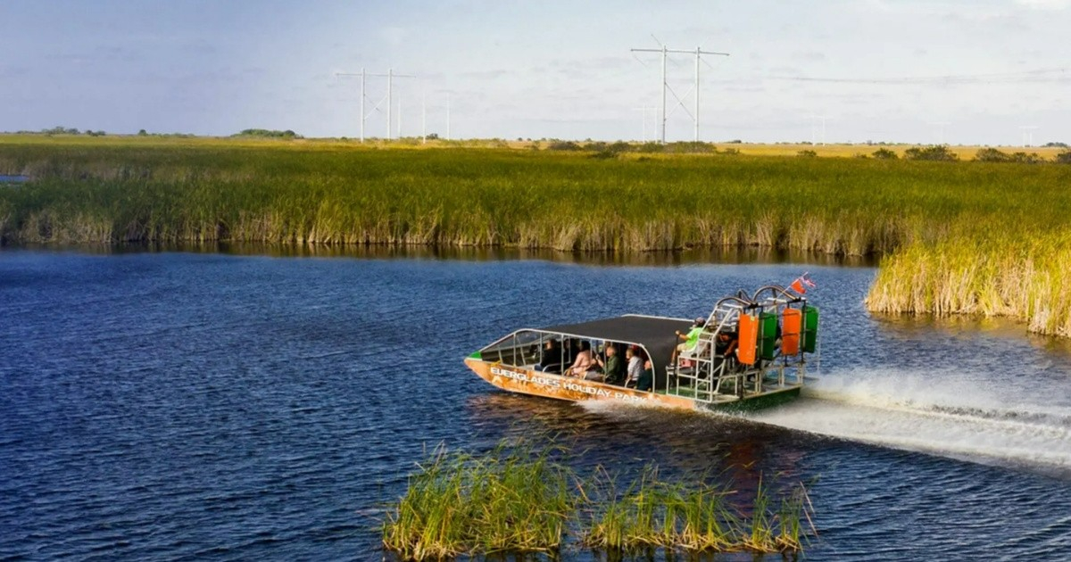 Un muerto tras aparatoso choque de dos lanchas de aire en Everglades