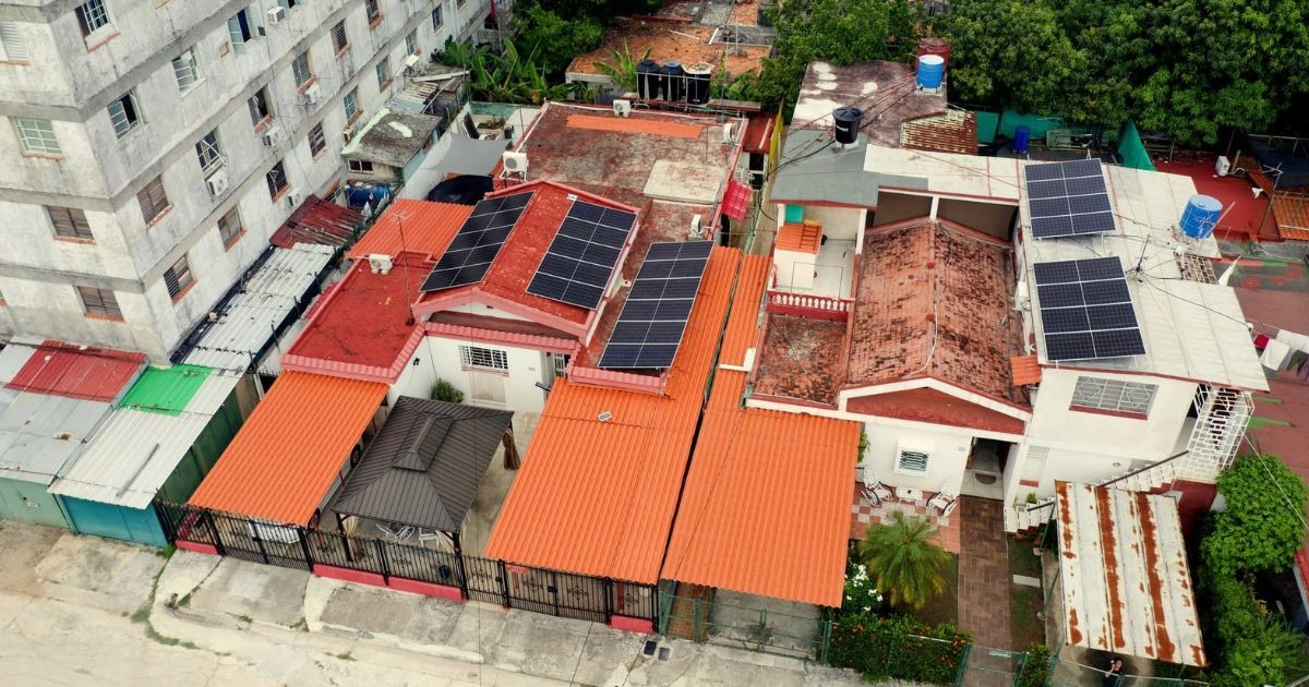 Exportaciones de paneles solares de EE.UU. a Cuba se disparan 1,070% mientras las de China caen 83% 