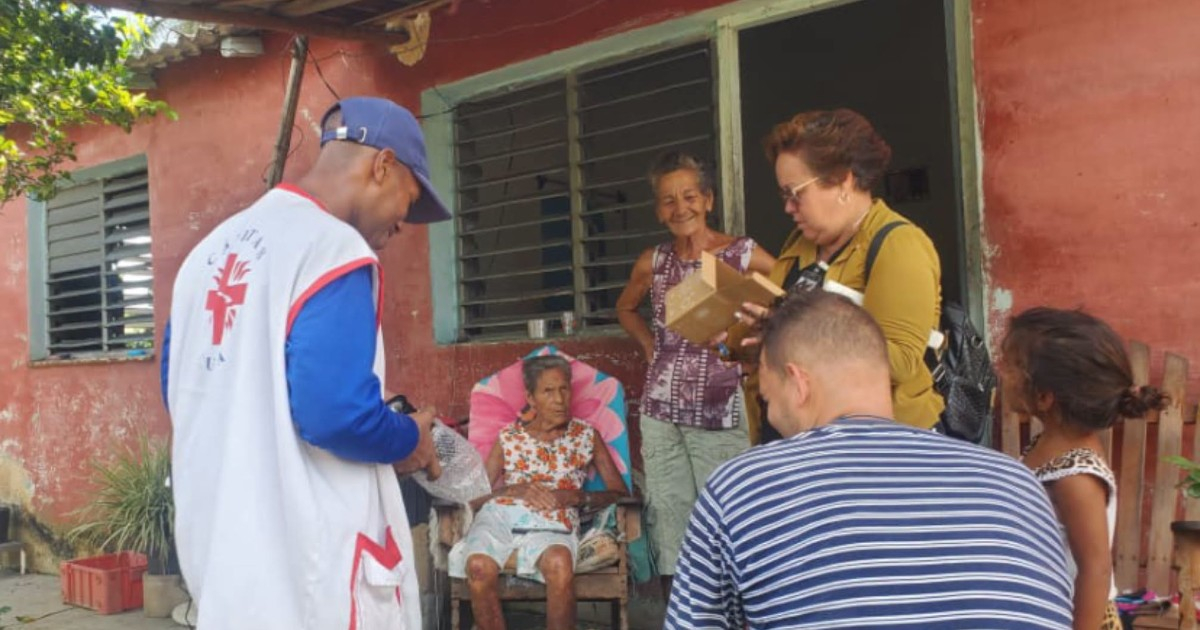 Entregan ayuda humanitaria de Estados Unidos a Cuba en comunidades de Candelaria