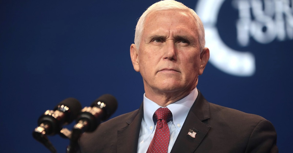 Pence critica a Trump por levantar sanciones al combustible ruso y exige que rescinda el acuerdo con Putin