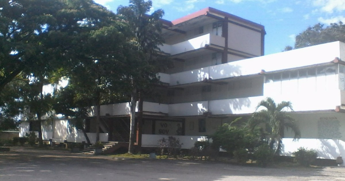 Más de 20 adolescentes hospitalizados por intoxicación en una secundaria de Contramaestre