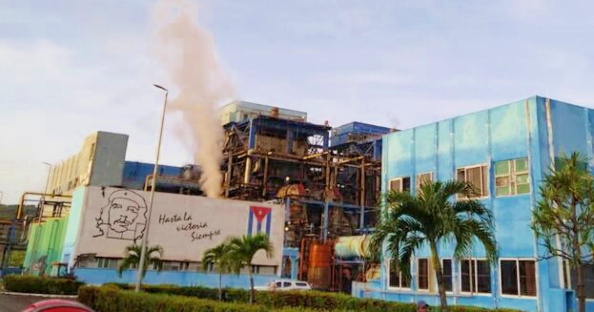 Incendio de grandes proporciones deja fuera una unidad de la termoeléctrica de Santa Cruz