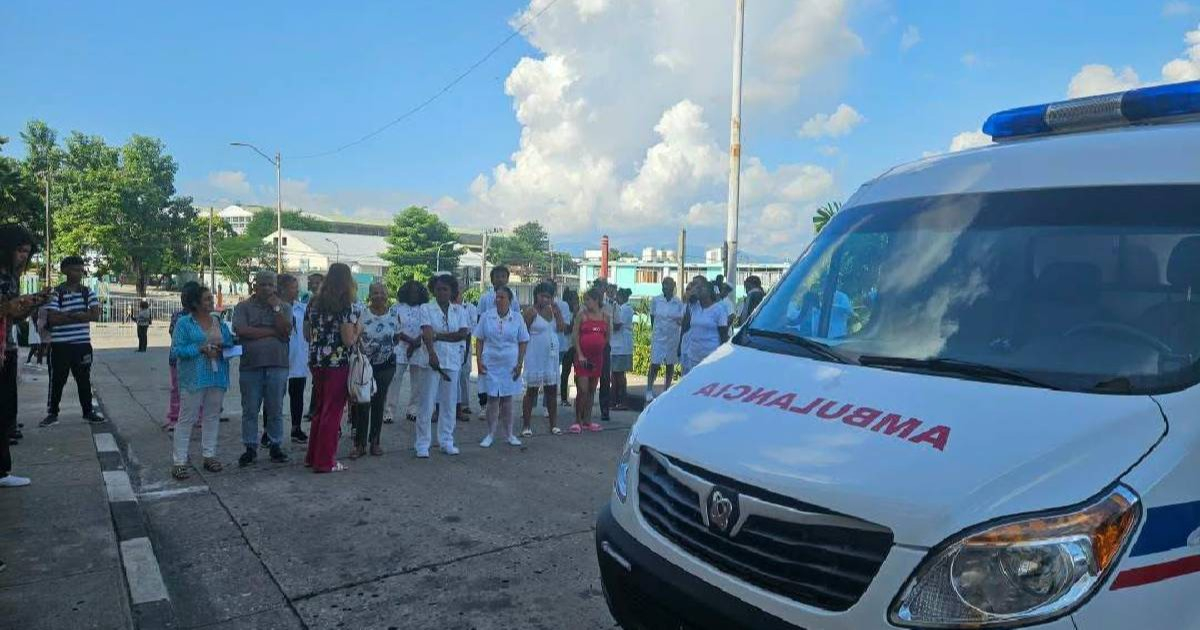 San Petersburgo dona una ambulancia para la atención maternoinfantil en Santiago de Cuba