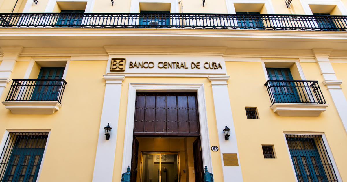 Banco Central de Cuba establece nuevas reglas para las cuentas bancarias y el financiamiento de proyectos de desarrollo local