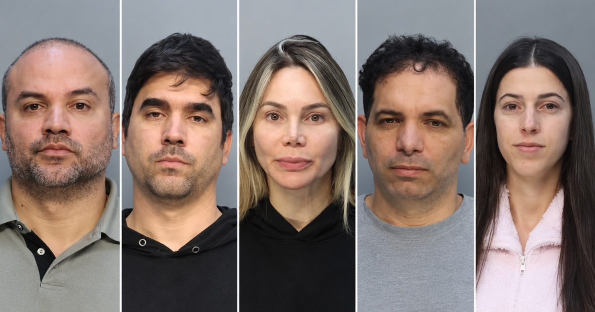Cinco personas arrestadas y dos prófugas por fraude con licencias de agentes de seguros en el Doral