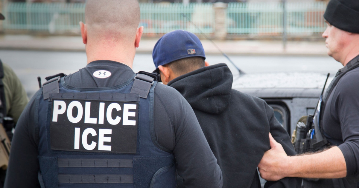 Familiar detenido por ICE: cómo pedir la fianza migratoria y quién puede pagarla