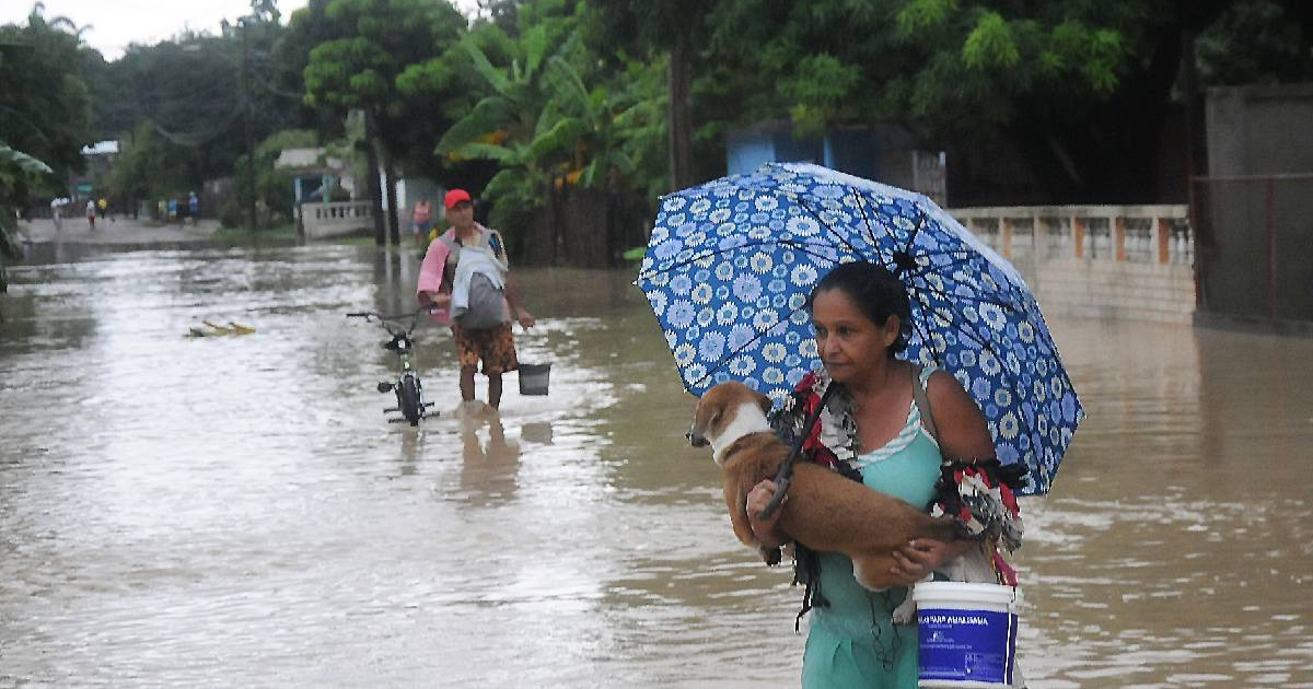 Lluvias intensas amenazan al oriente de Cuba con riesgo de inundaciones y deslizamientos
