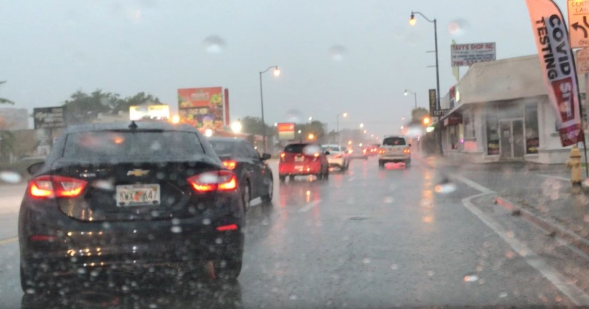 Lluvias intensas, ráfagas de 40 mph y mareas reales: el sur de Florida espera inundaciones desde el domingo hasta el martes