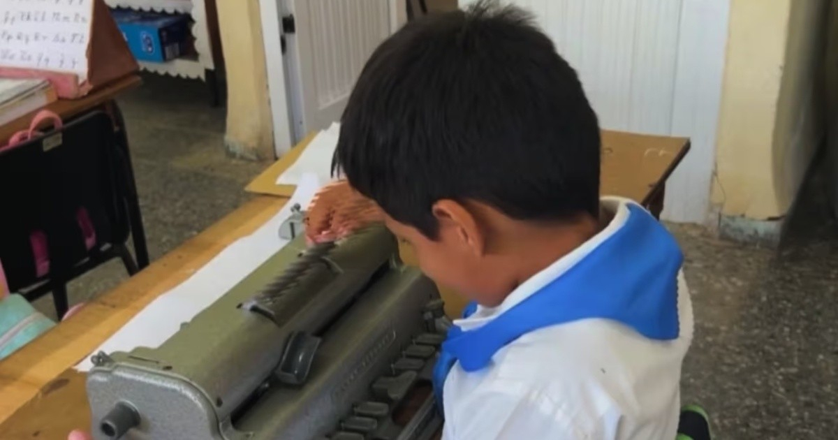 La realidad de los niños ciegos en La Habana: Estudian junto a la ventana por los apagones y sin papel Braille