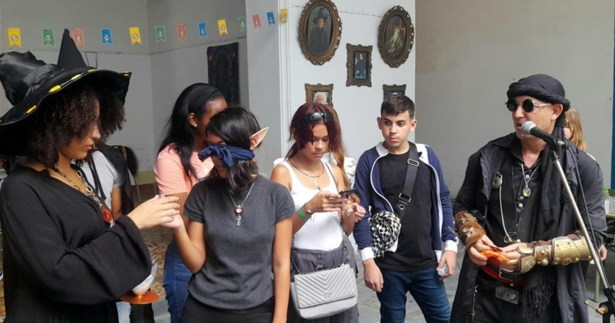 Varitas a 3.000 pesos y libros de hasta 12.000 en la convención de Harry Potter en La Habana