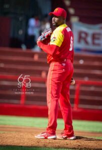Dueñas, del béisbol chino al box del Victoria de Girón