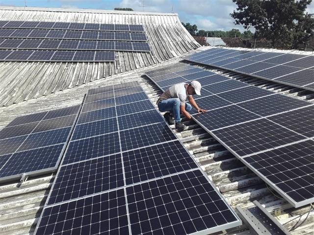 Cuba apuesta por parques solares para generación energética