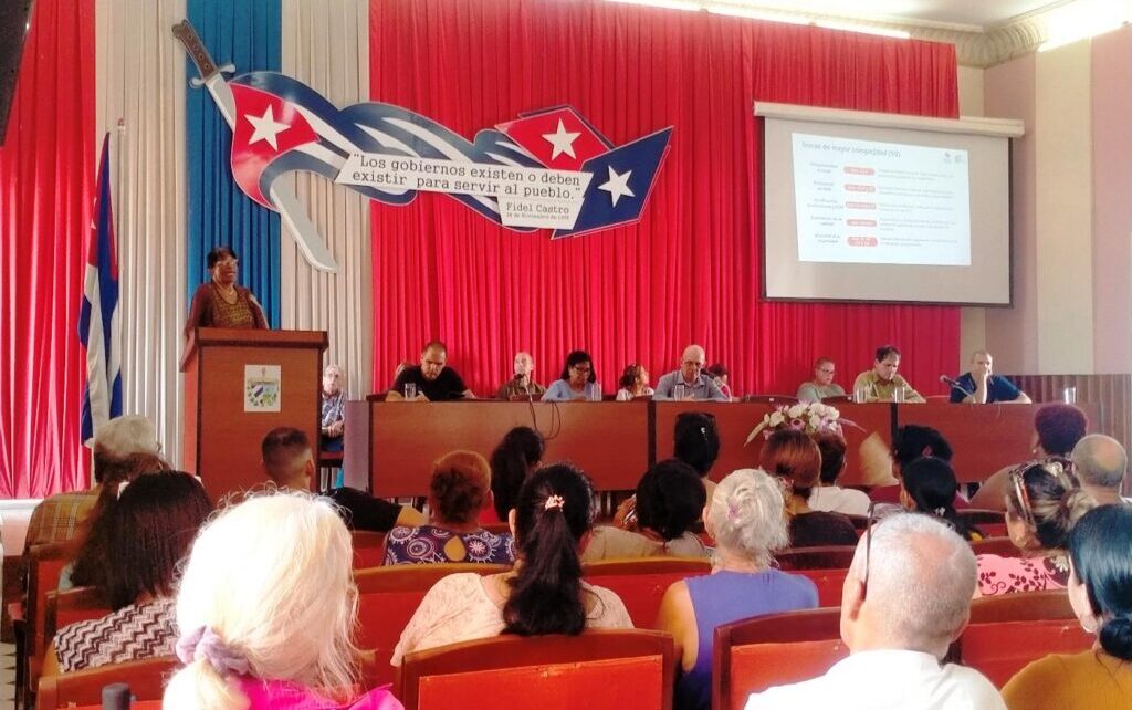 Debaten por toda Cuba Anteproyecto de Ley de la Educación