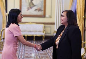 Presidenta encargada de Venezuela recibe a Dinorah Figuera