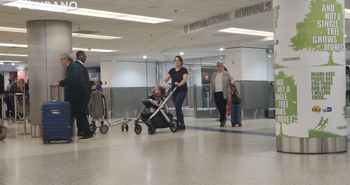Pareja regresa de Cuba y vive un susto al ser separada en el aeropuerto ¿Qué les preguntó CBP? – Periódico Cubano