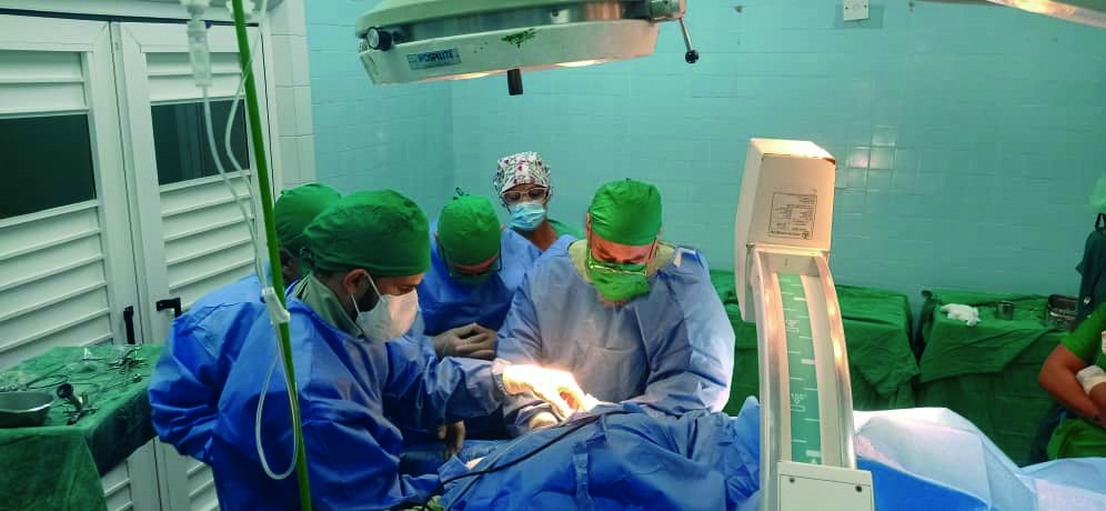 Cirugía mínimamente invasiva devuelve salud a paciente pediátrico de Pinar del Río