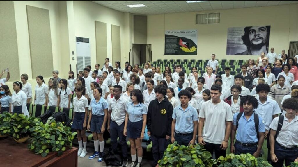 Facultad de Ciencias Médicas Enrique Cabrera desarrolla Tercera Edición del Colegio Universitario