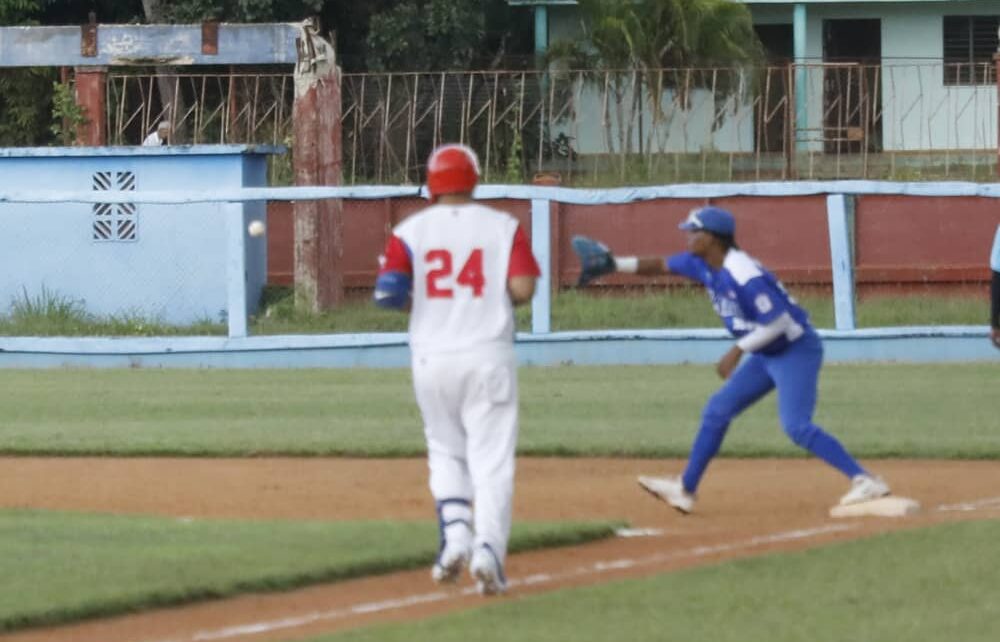 Cazadores no logran domar Leones