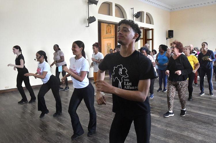 Bailar no tiene edad o la danza como espacio de encuentro