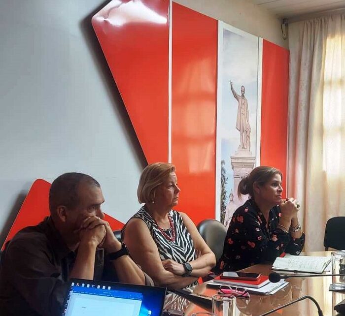 Jefa nacional de la ONAT constata en Cienfuegos principales retos de la gestión tributaria