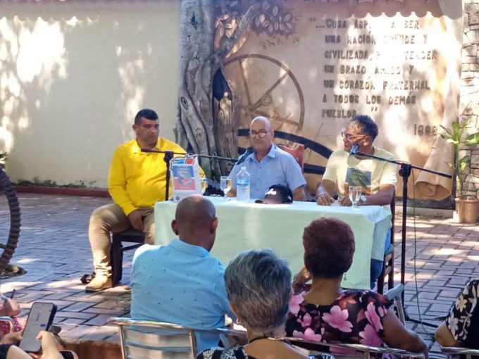 Presentan en Bayamo el libro “Patria y cultura en Revolución”