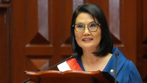 Presidenta de Perú admite que podría modificarse visita de León XIV