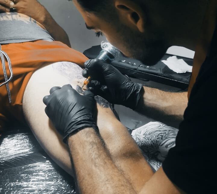 Ingeniero químico por formación, tatuador por pasión (+ Video)